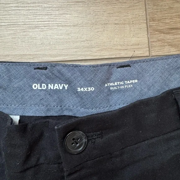 Old Navy Men’s Black Chinos - Picture 2 of 4